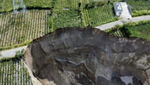 Fenomena Sinkhole Raksasa di Aceh Tengah: Ancaman Lingkungan yang Disorot Media Internasional